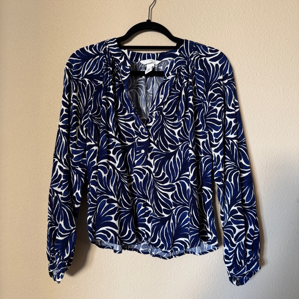 H&M blue and white blouse